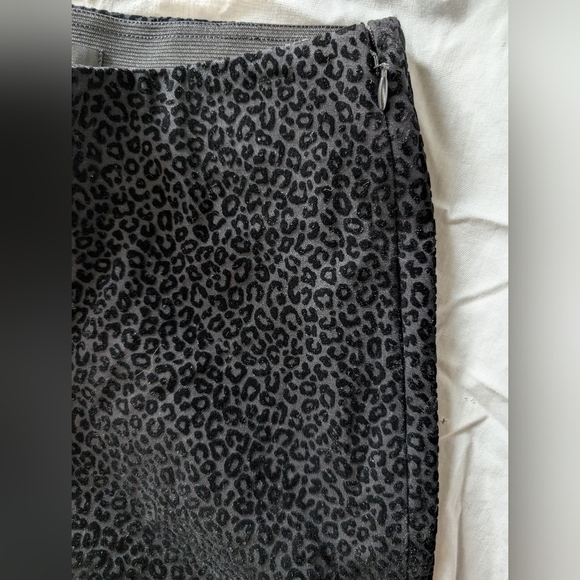 Nwt ann taylor black highwaisted velvet cheetah‎ print skinny pants size medium - Picture 4 of 5